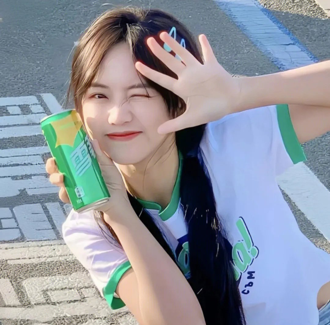 踉跄的女孩